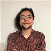 Adaptable a los diferentes tipos de alumnos, en particular centrado en alumnos de media o primeros años de universidad